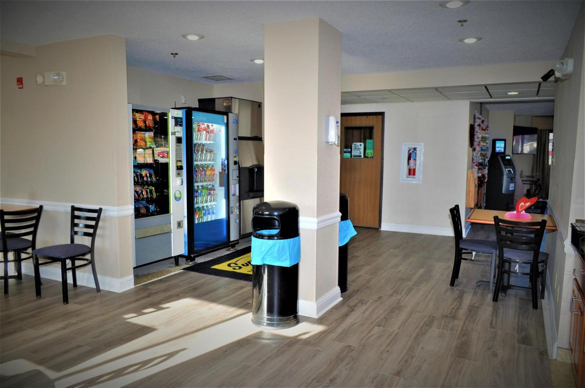Super 8 by Wyndham Clearfield photo 83
