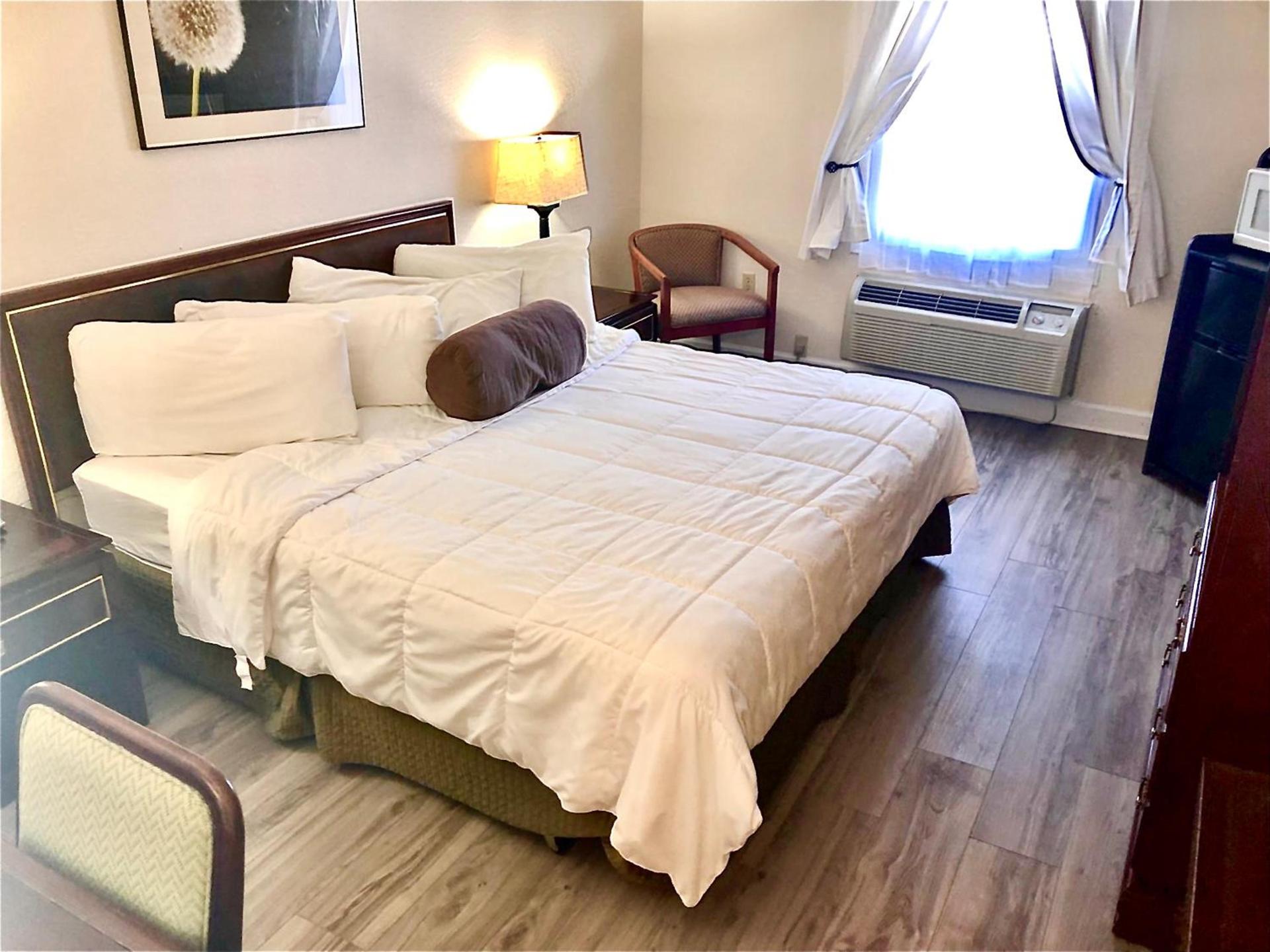Bicentennial Inn photo 11