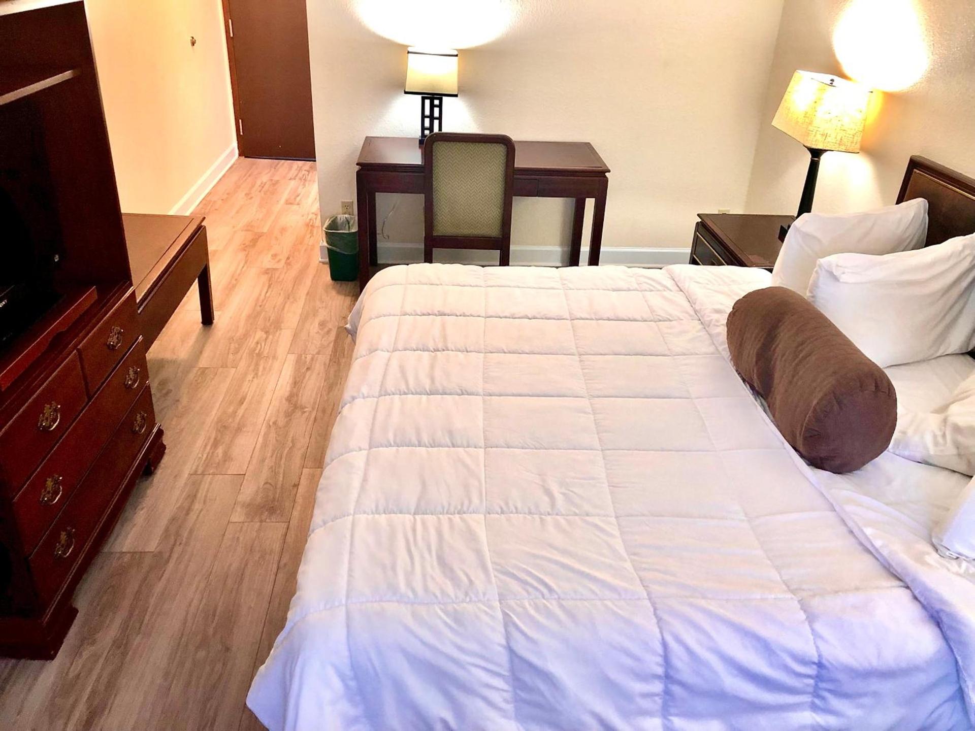 Bicentennial Inn photo 15