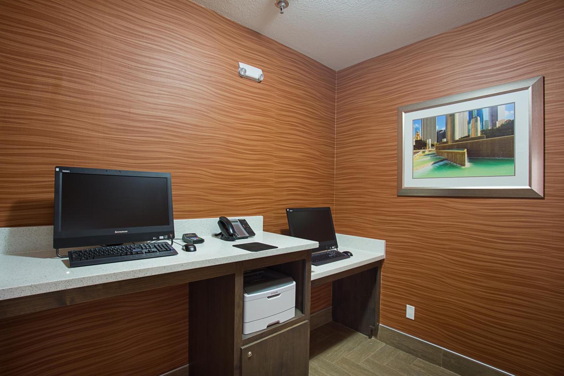 La Quinta by Wyndham Houston Channelview photo 22