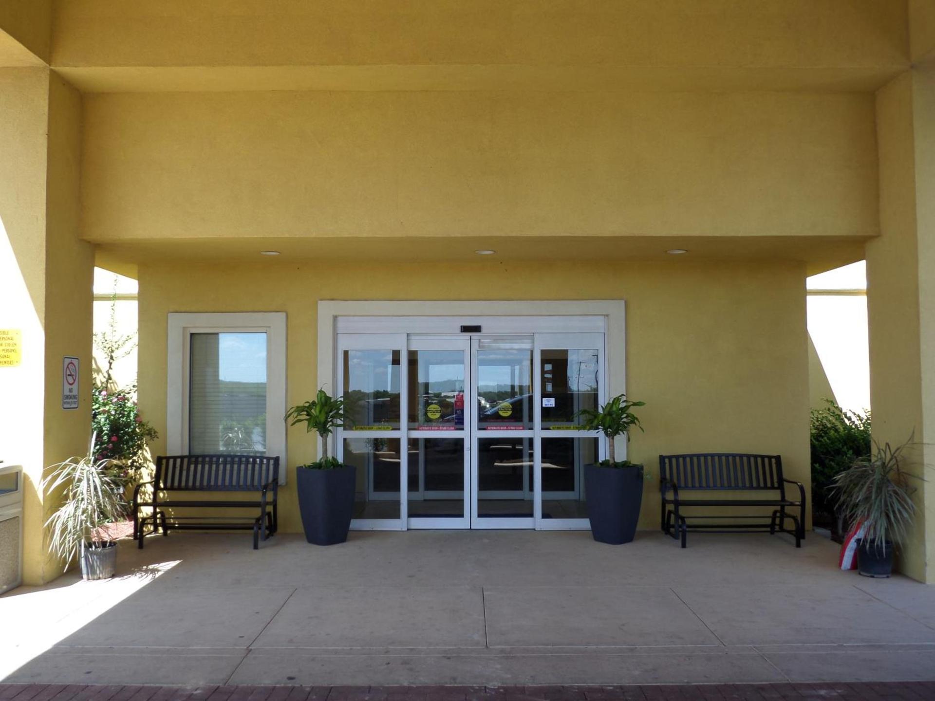 Baymont by Wyndham Pearsall photo 21