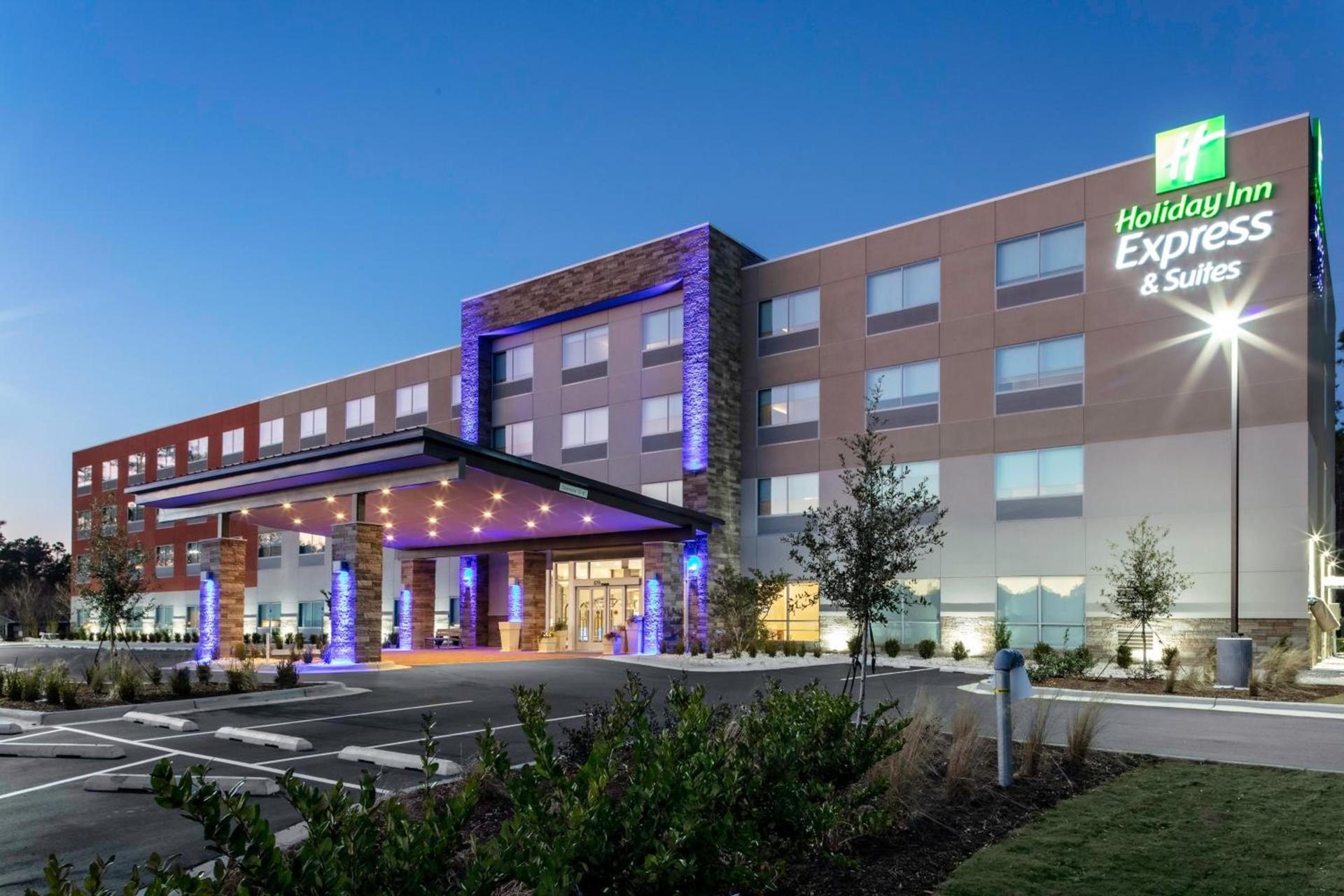 Holiday Inn Express & Suites Wilmington West - Medical Park by IHG — hotel in Wilmington