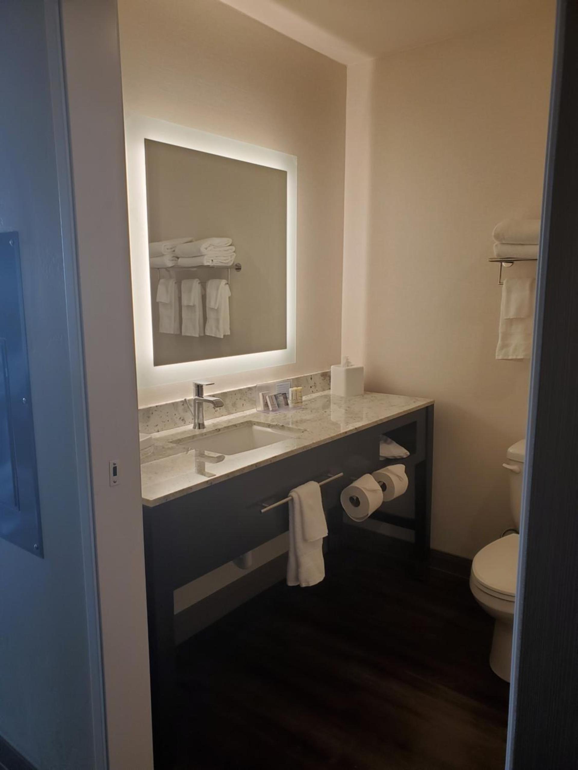Simple Suites Boise Airport photo 9