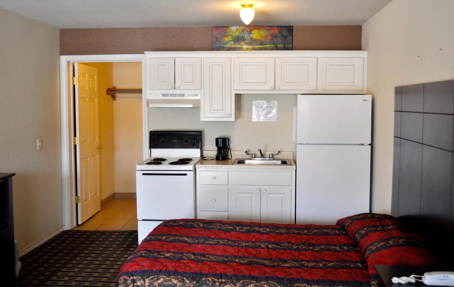 Andrews Motor Inn photo 34