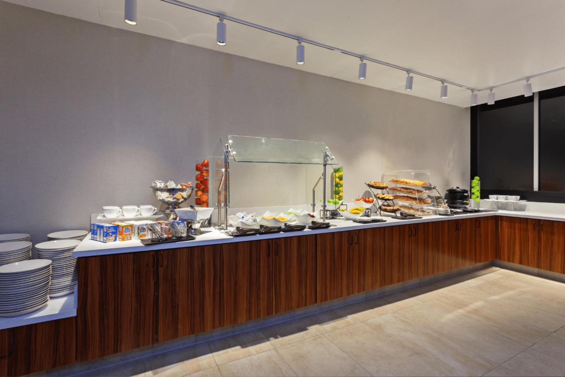 Holiday Inn Los Angeles - LAX Airport by IHG photo 14