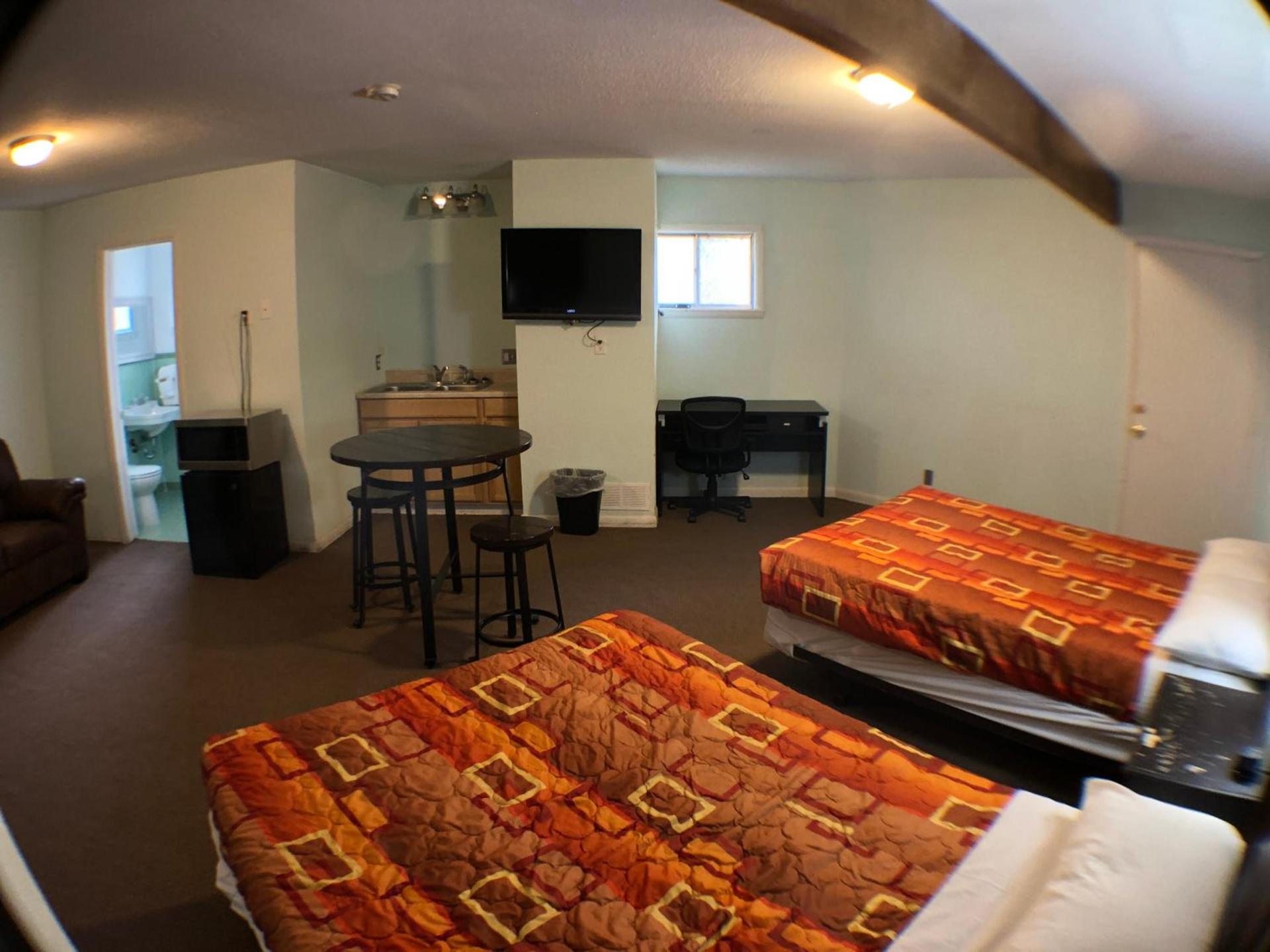 Tower 64 Motel & RV photo 55