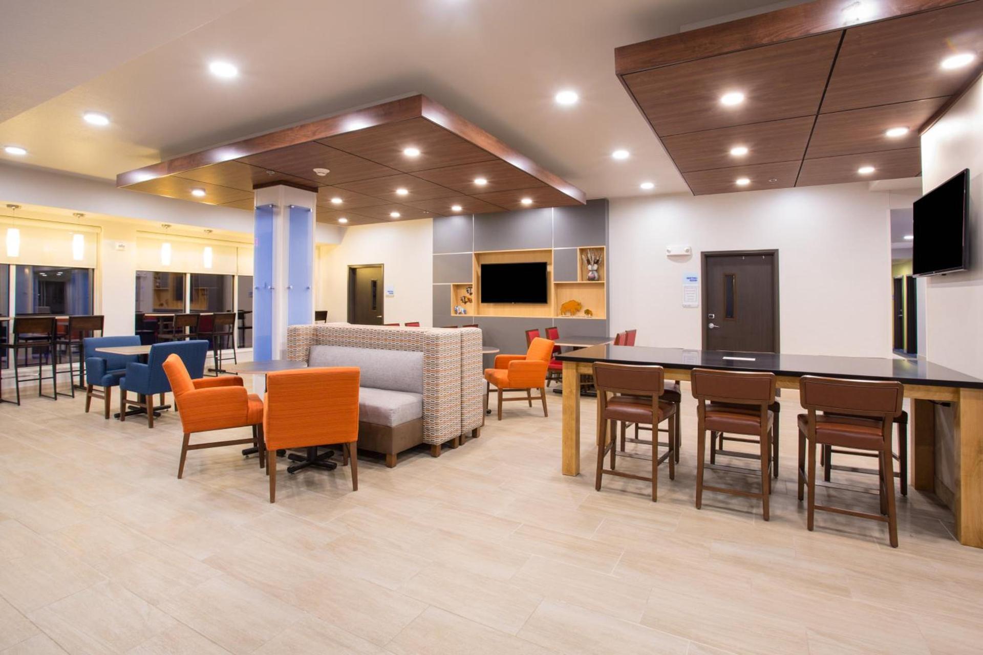 Holiday Inn Express & Suites - Rapid City - Rushmore South by IHG photo 13