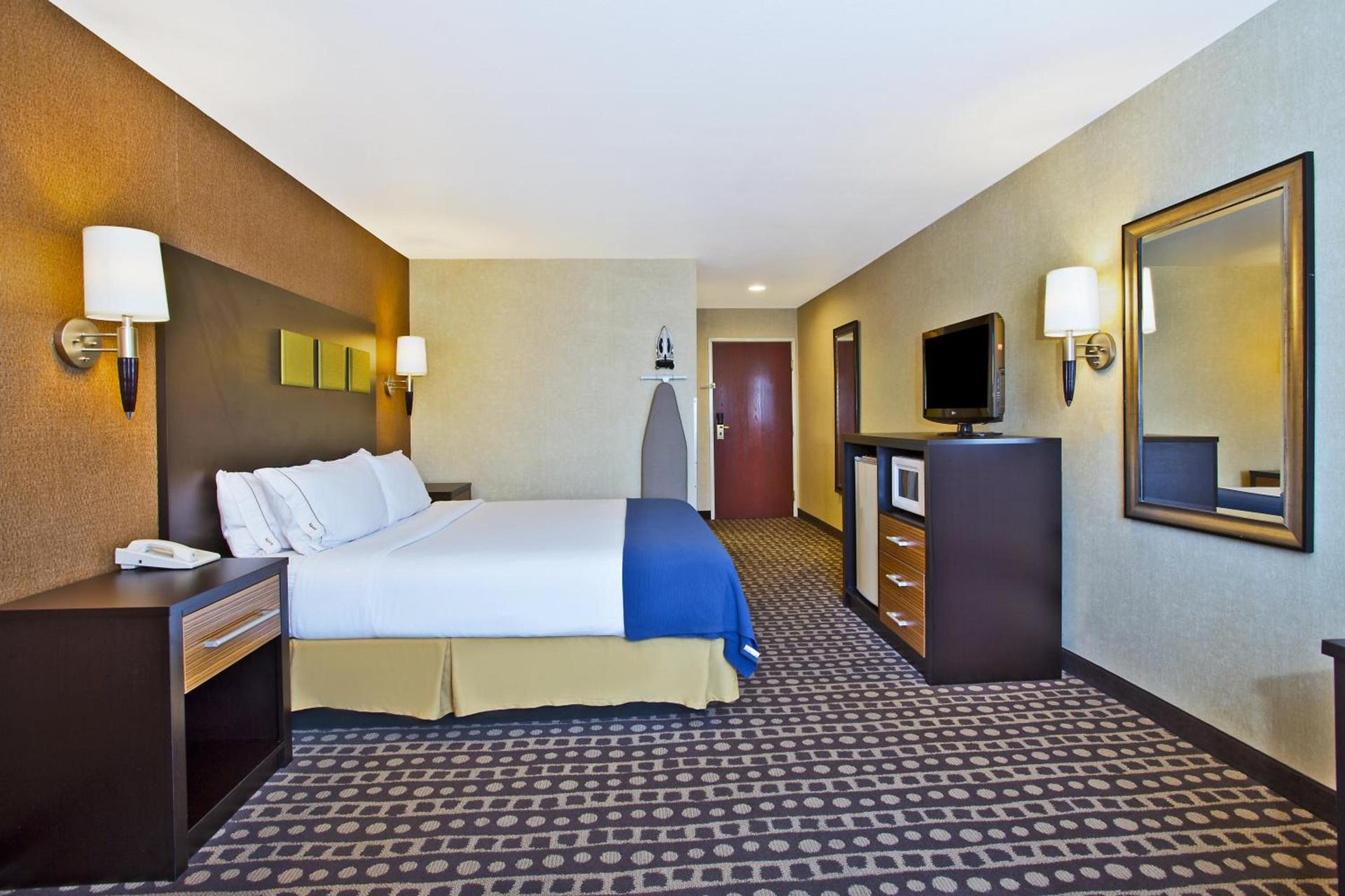 Holiday Inn Express Hotel & Suites Wabash by IHG photo 18