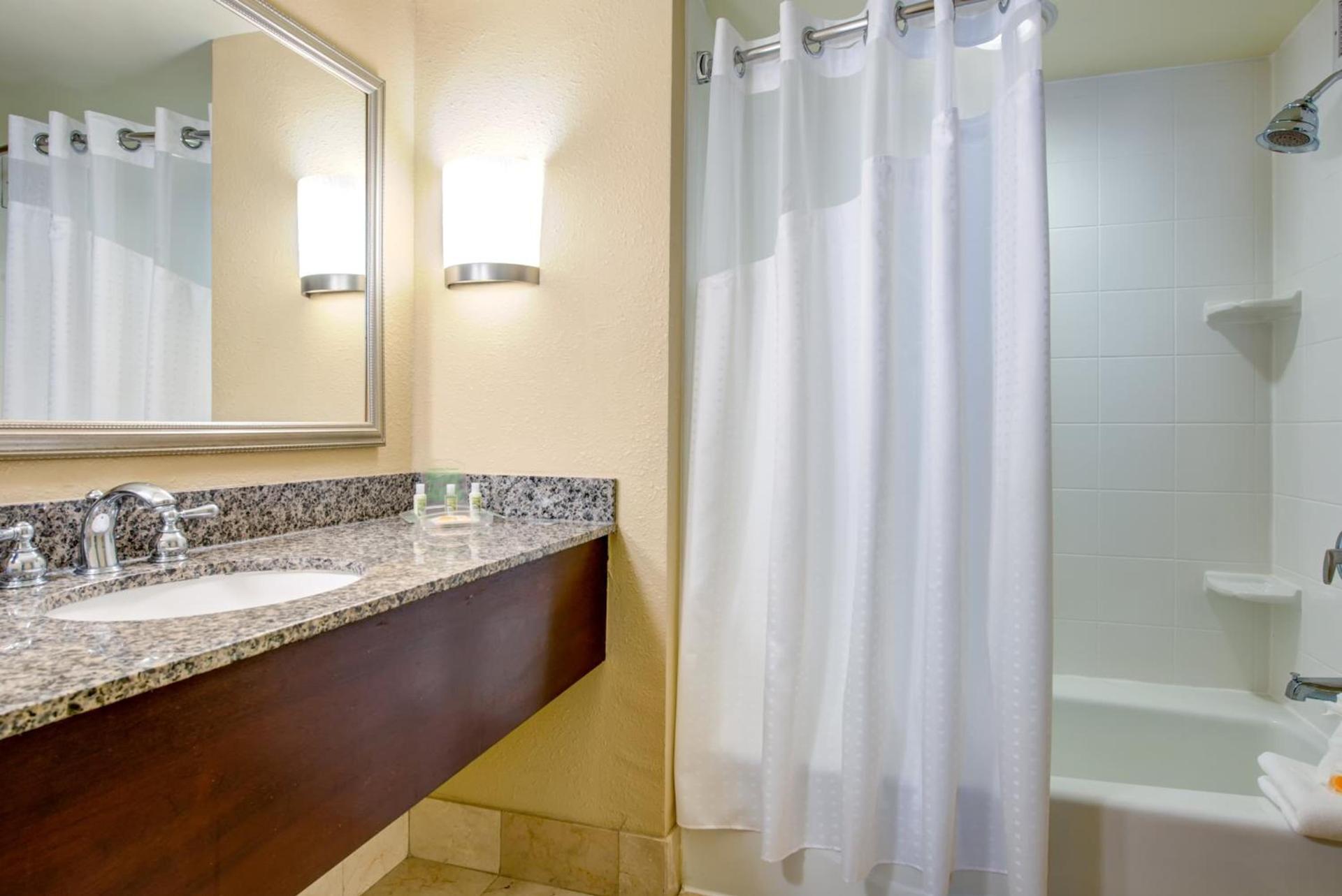 Holiday Inn Indianapolis North-Carmel by IHG photo 40