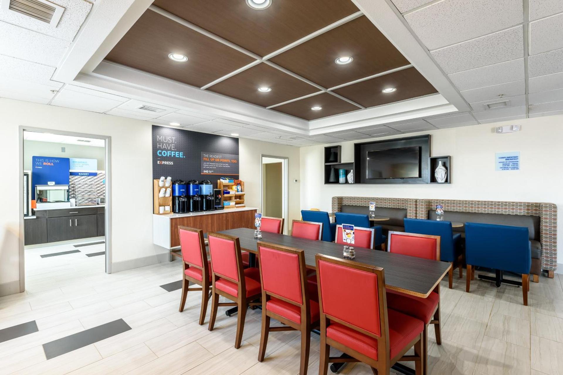 Holiday Inn Express Hotel and Suites Bastrop by IHG photo 19