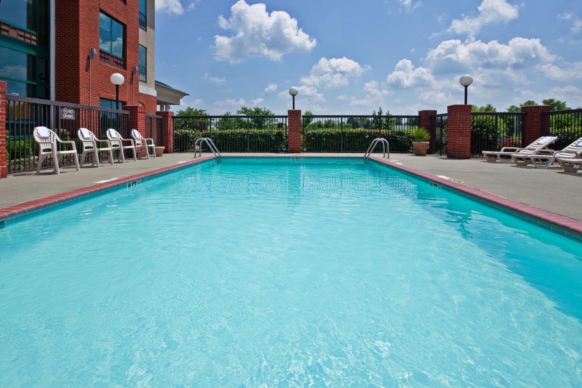 Holiday Inn Express Hotel & Suites Olive Branch by IHG photo 13