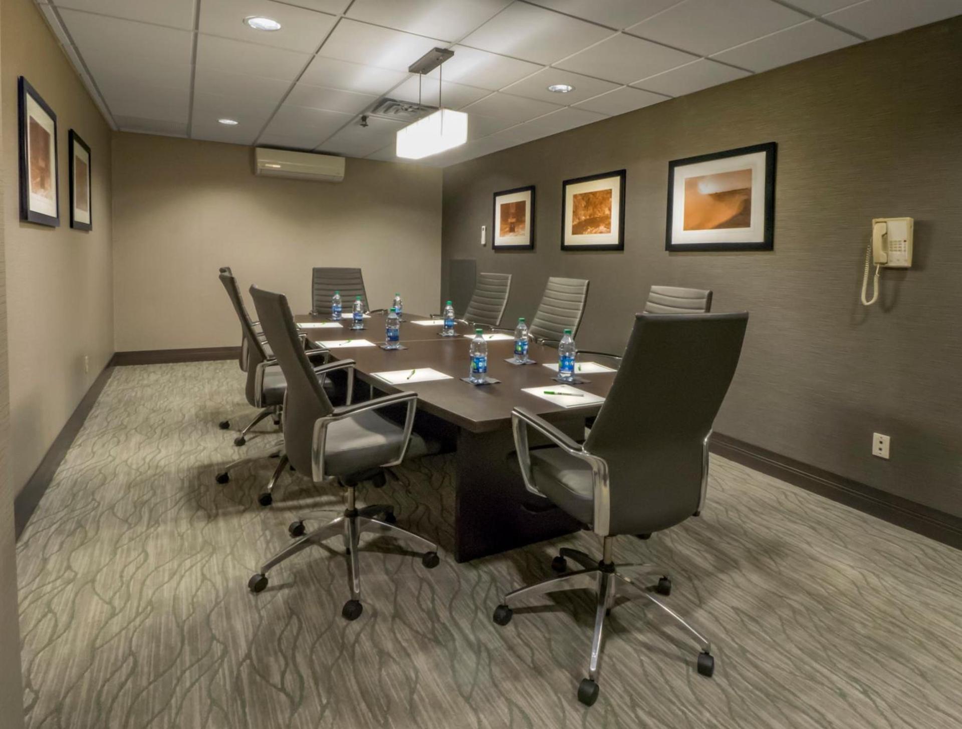Holiday Inn Niagara Falls State Park Entry by IHG photo 8