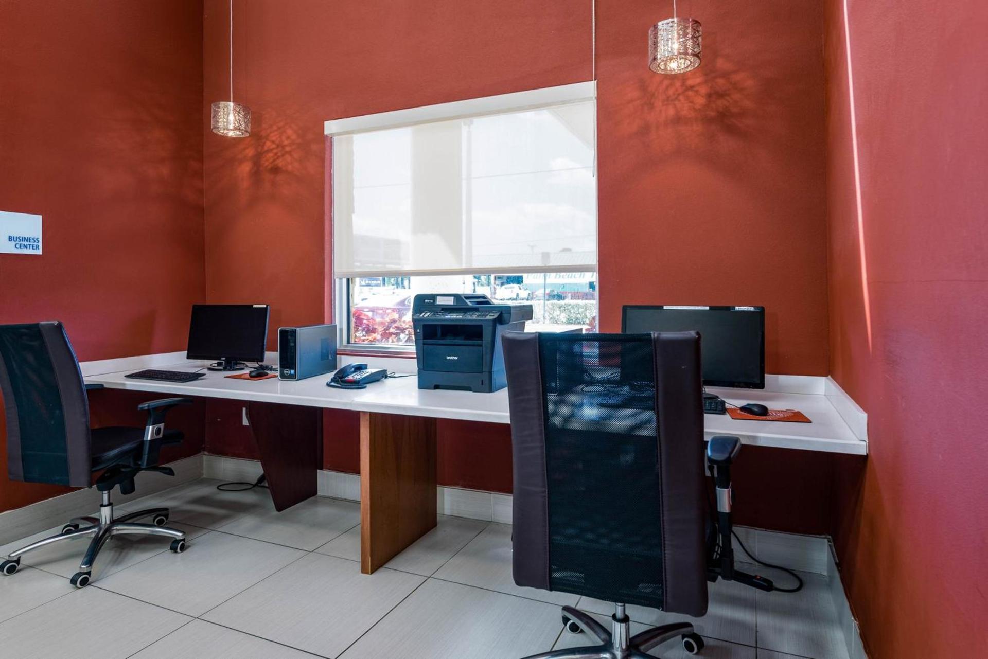 Holiday Inn Express & Suites Lantana by IHG photo 4