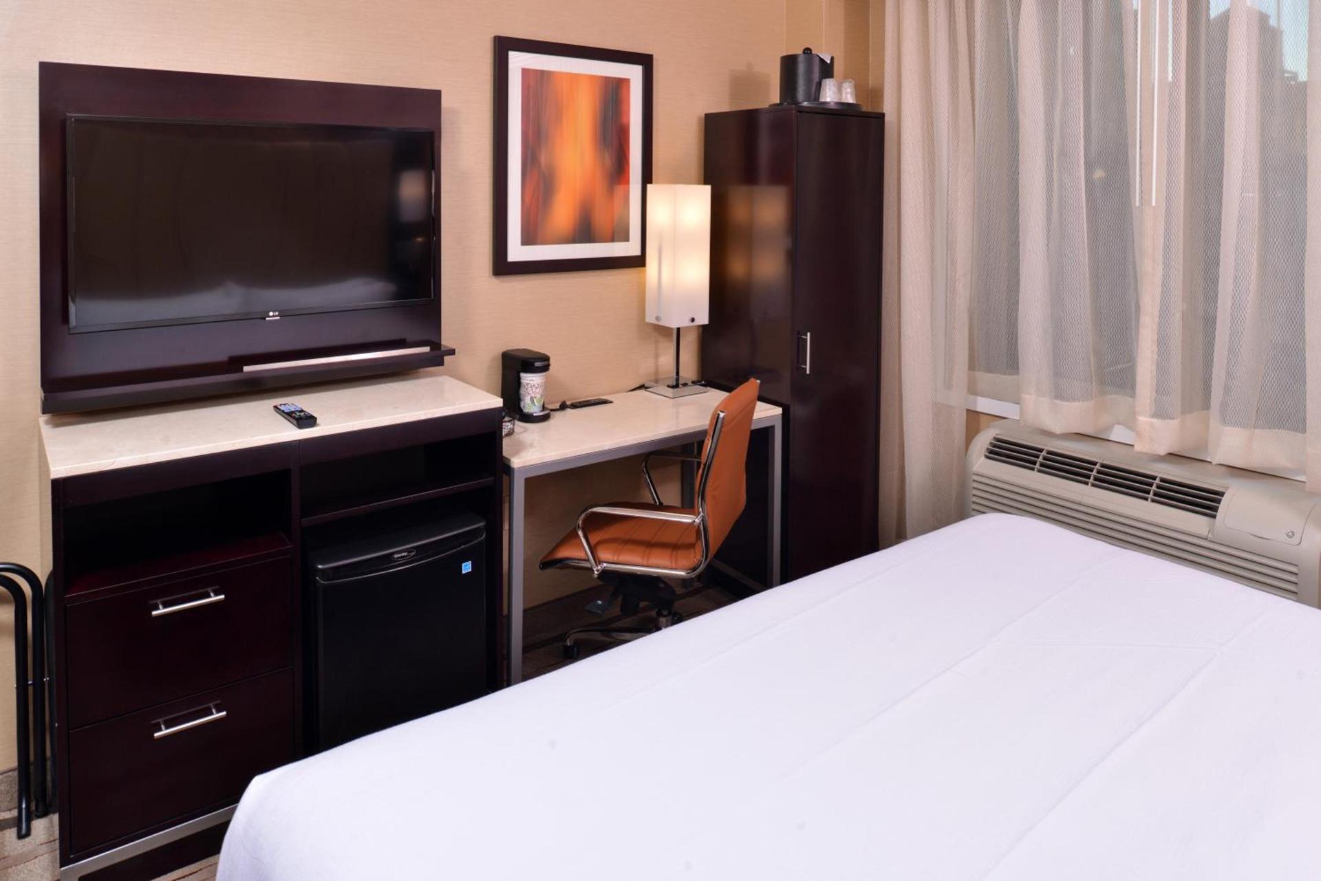 Holiday Inn New York City - Times Square by IHG photo 12