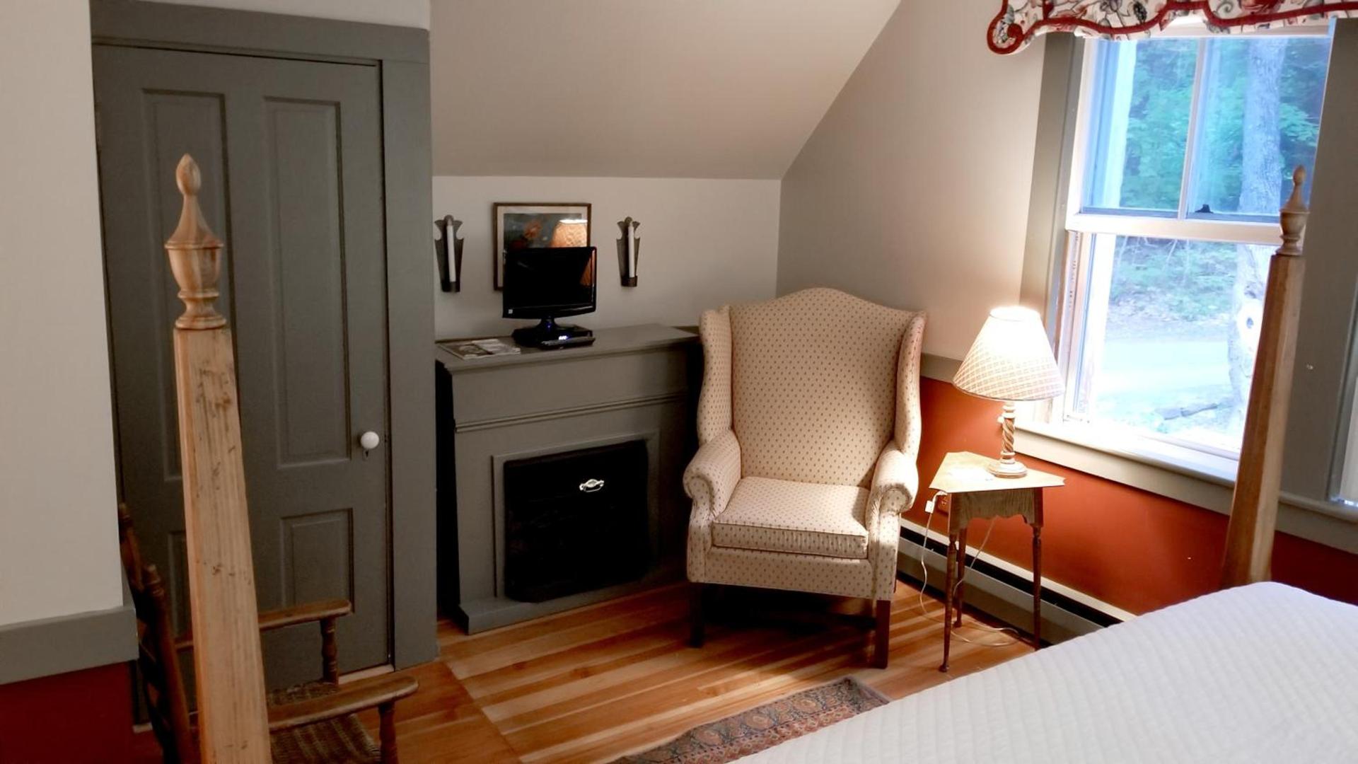 Timbercliffe Cottage Inn photo 47