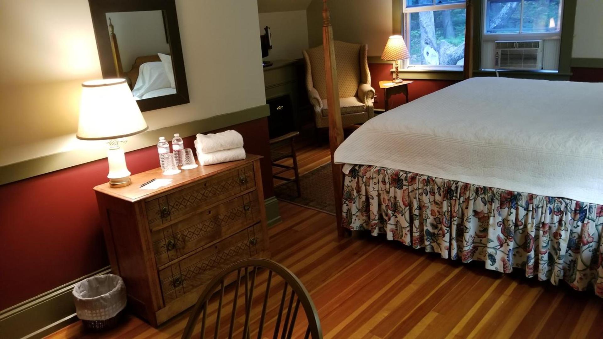 Timbercliffe Cottage Inn photo 46