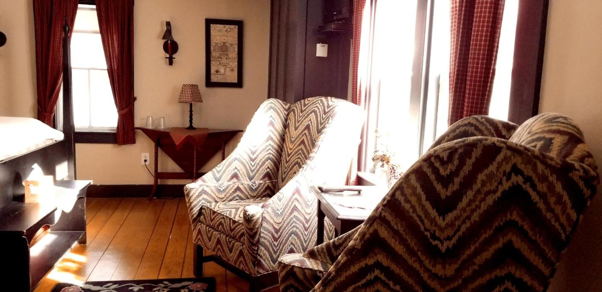 Timbercliffe Cottage Inn photo 45