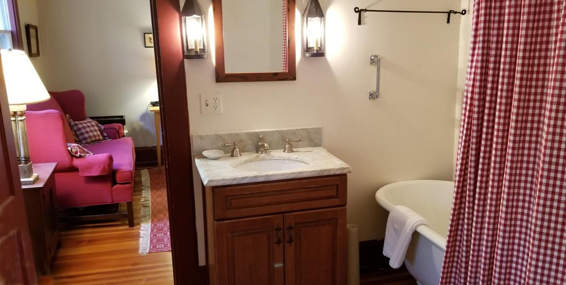 Timbercliffe Cottage Inn photo 43
