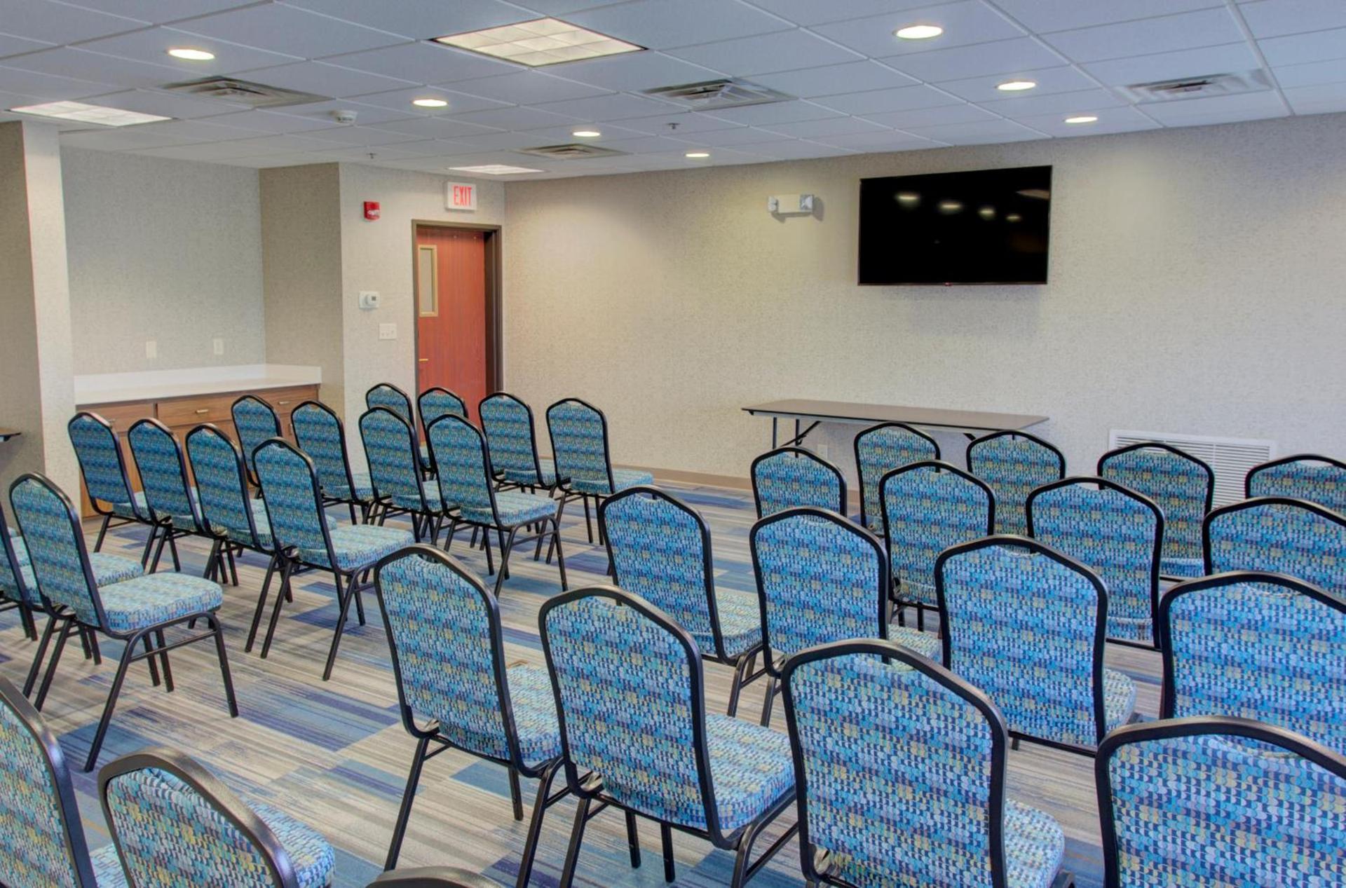Holiday Inn Express & Suites Le Mars by IHG photo 20