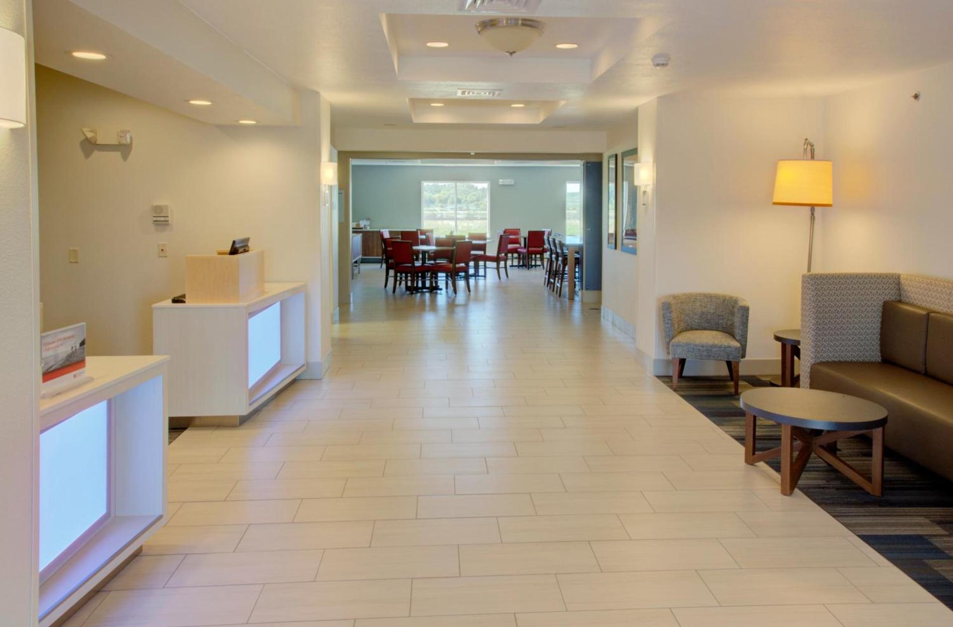 Holiday Inn Express & Suites Le Mars by IHG photo 7