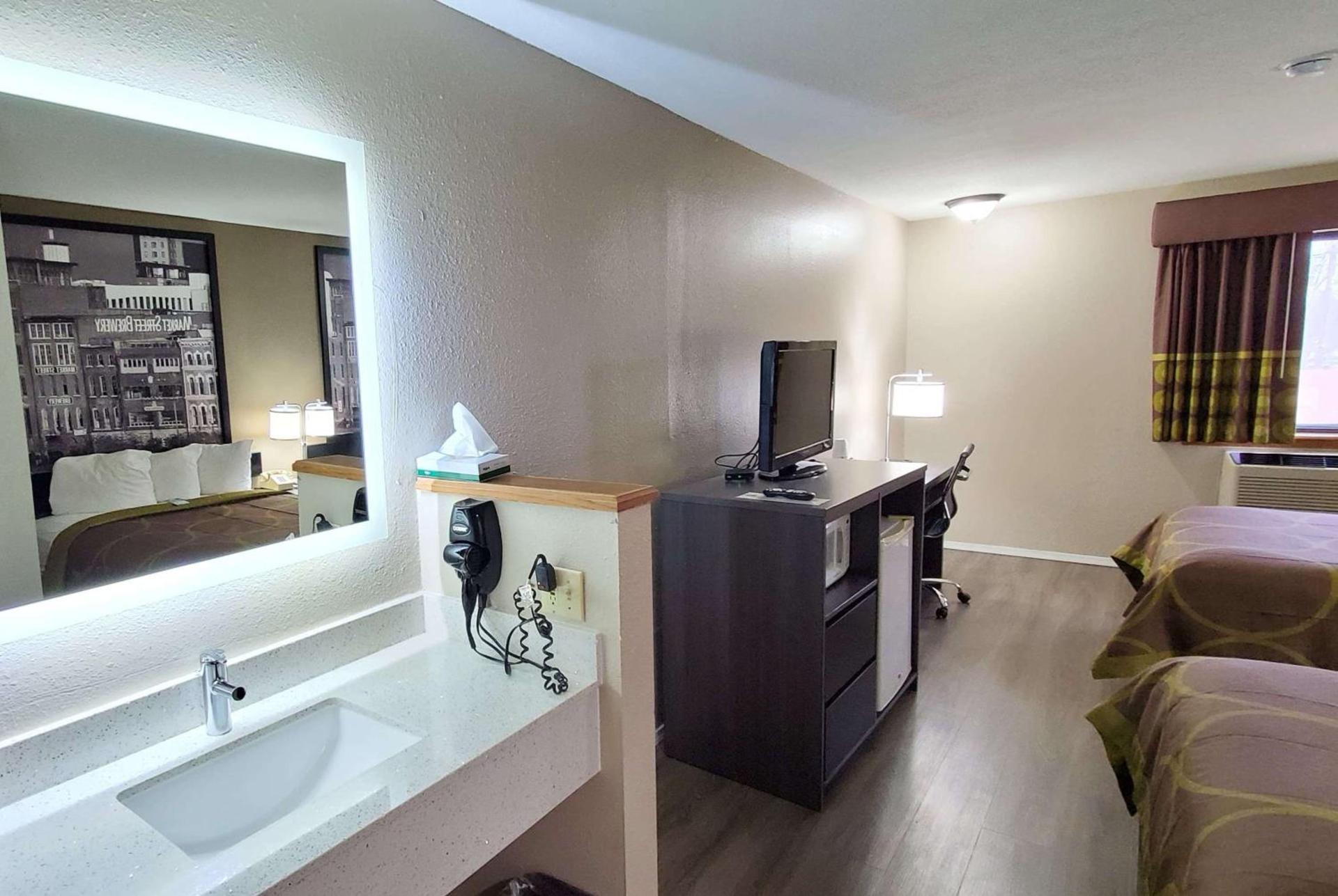 Super 8 by Wyndham Paris photo 12