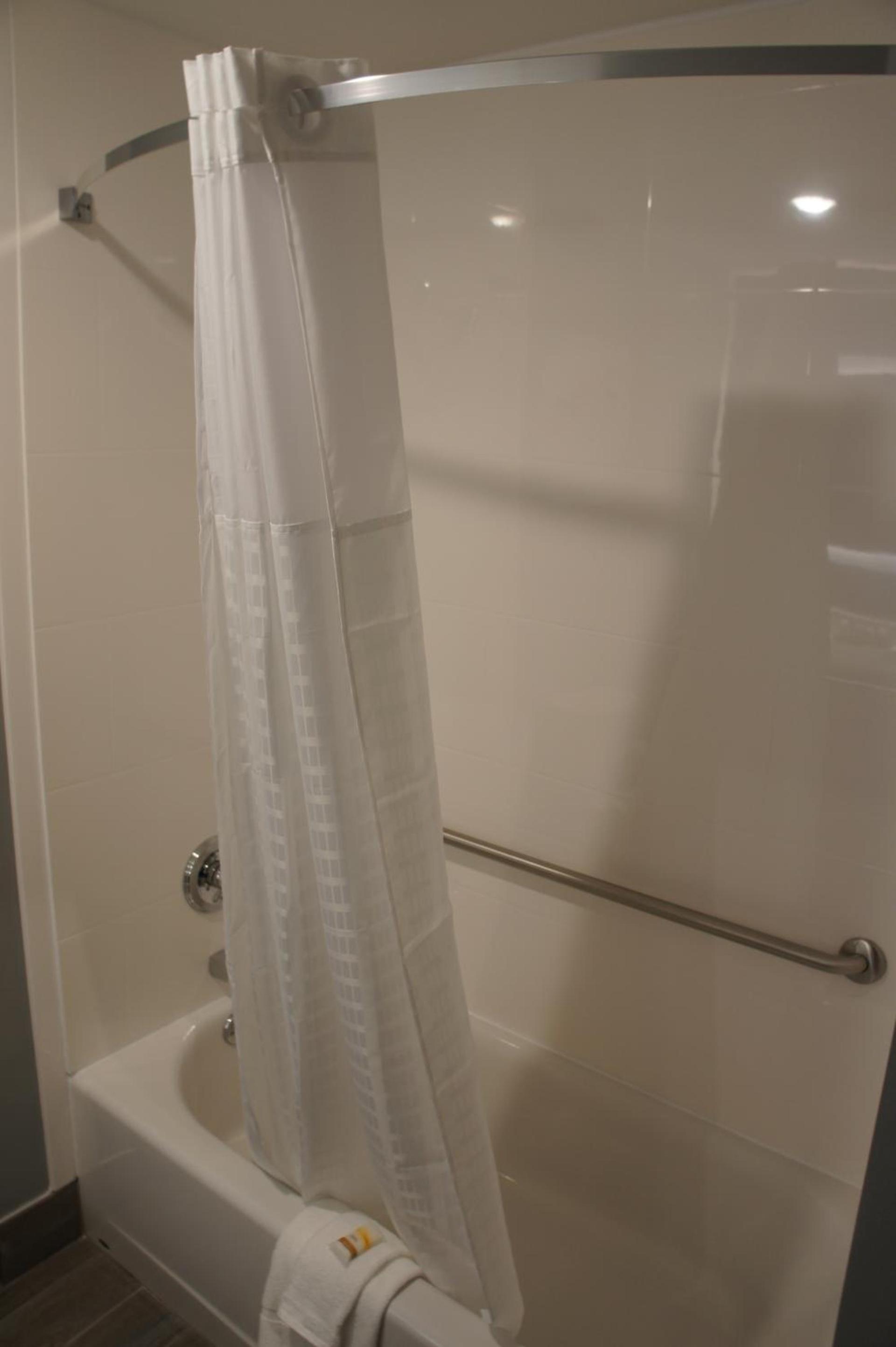 La Quinta Inn & Suites by Wyndham Oxford photo 40