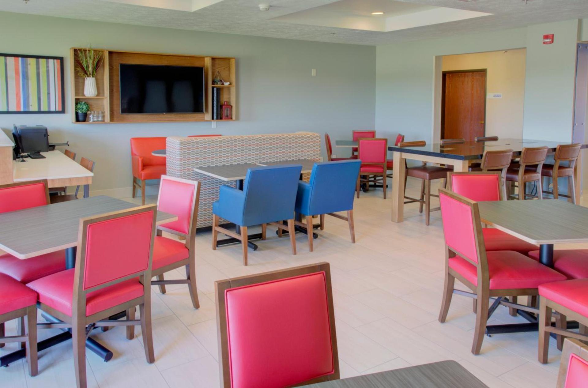 Holiday Inn Express & Suites Le Mars by IHG photo 4