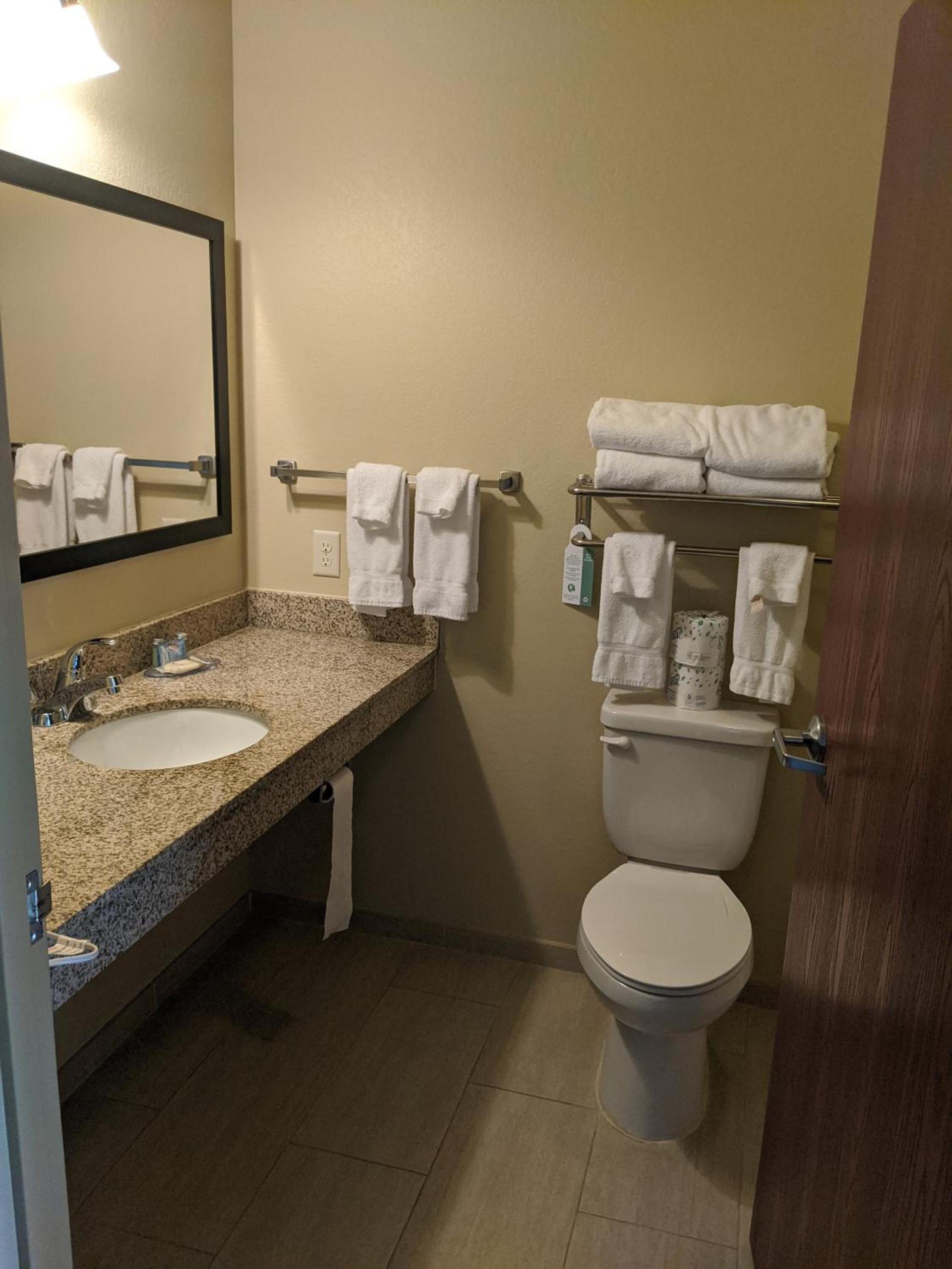 Cobblestone Inn & Suites-Winterset photo 27