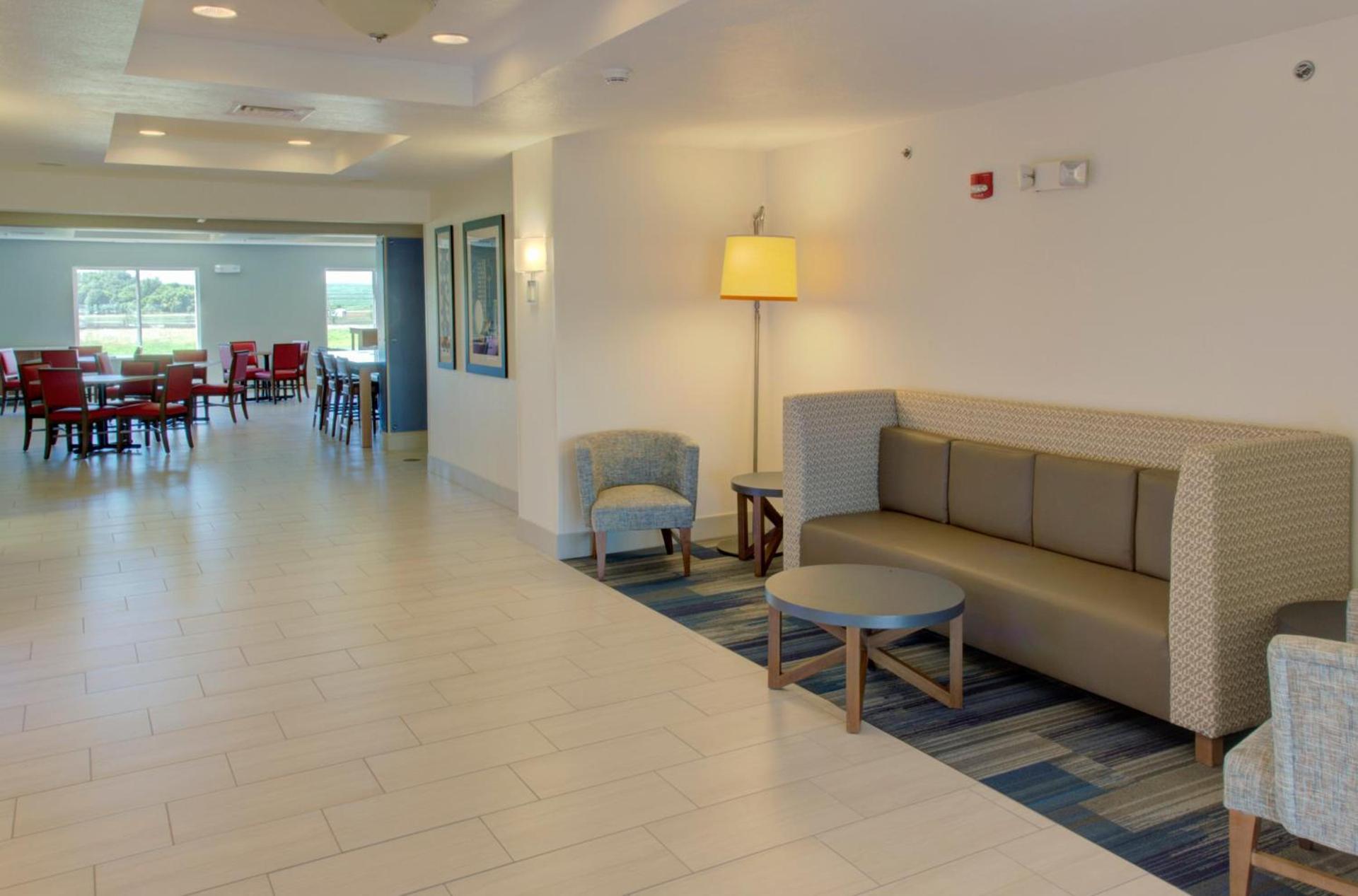 Holiday Inn Express & Suites Le Mars by IHG photo 3