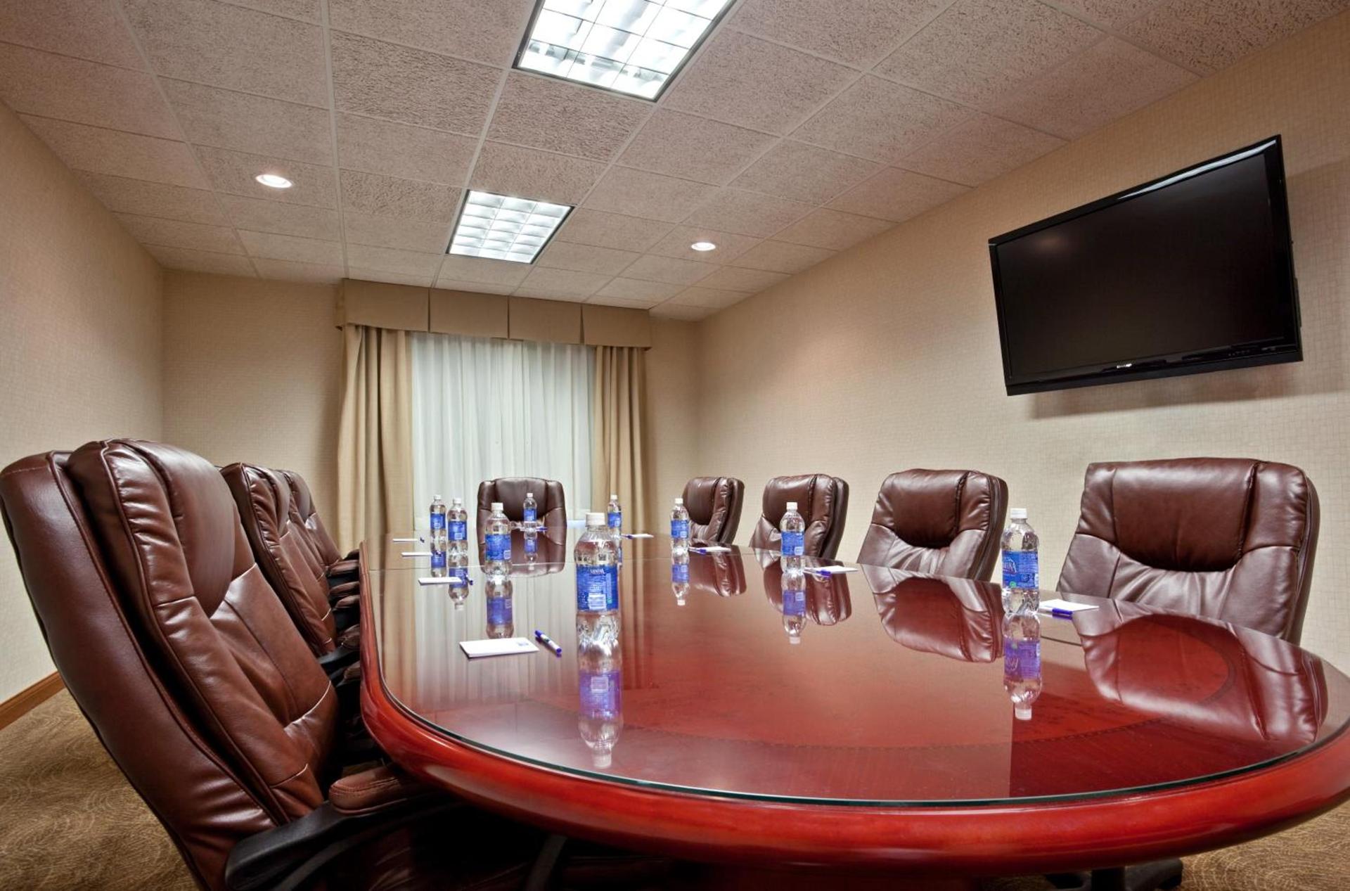 Holiday Inn Express Hotel & Suites Tipp City by IHG photo 36
