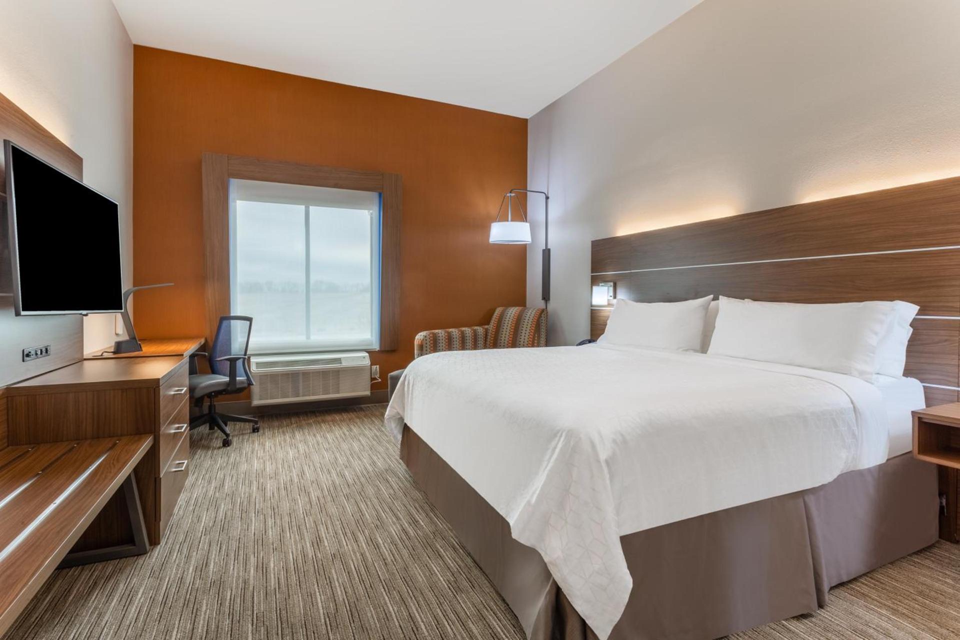 Holiday Inn Express & Suites Kearney by IHG photo 32