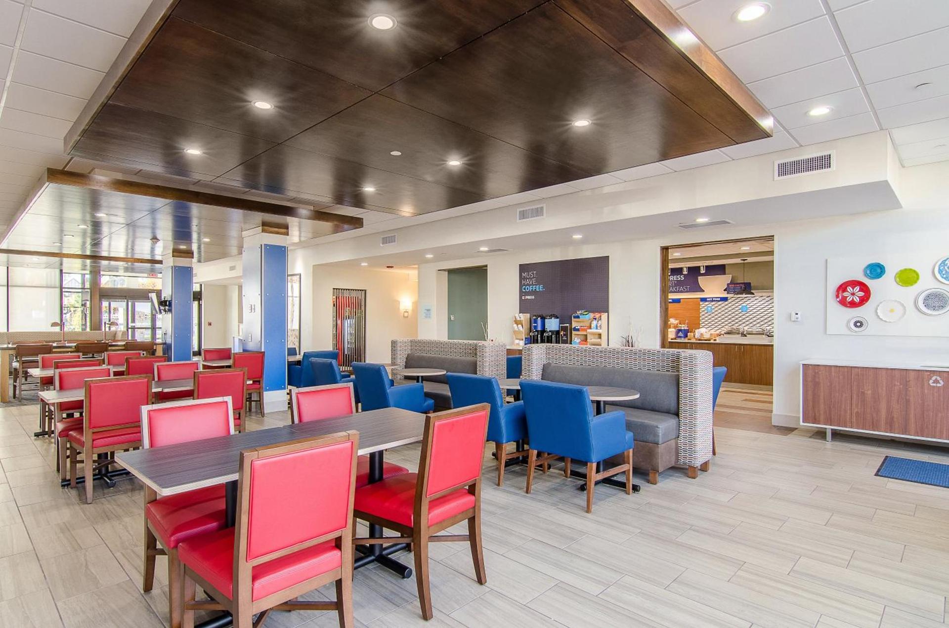 Holiday Inn Express & Suites - Atchison by IHG photo 25