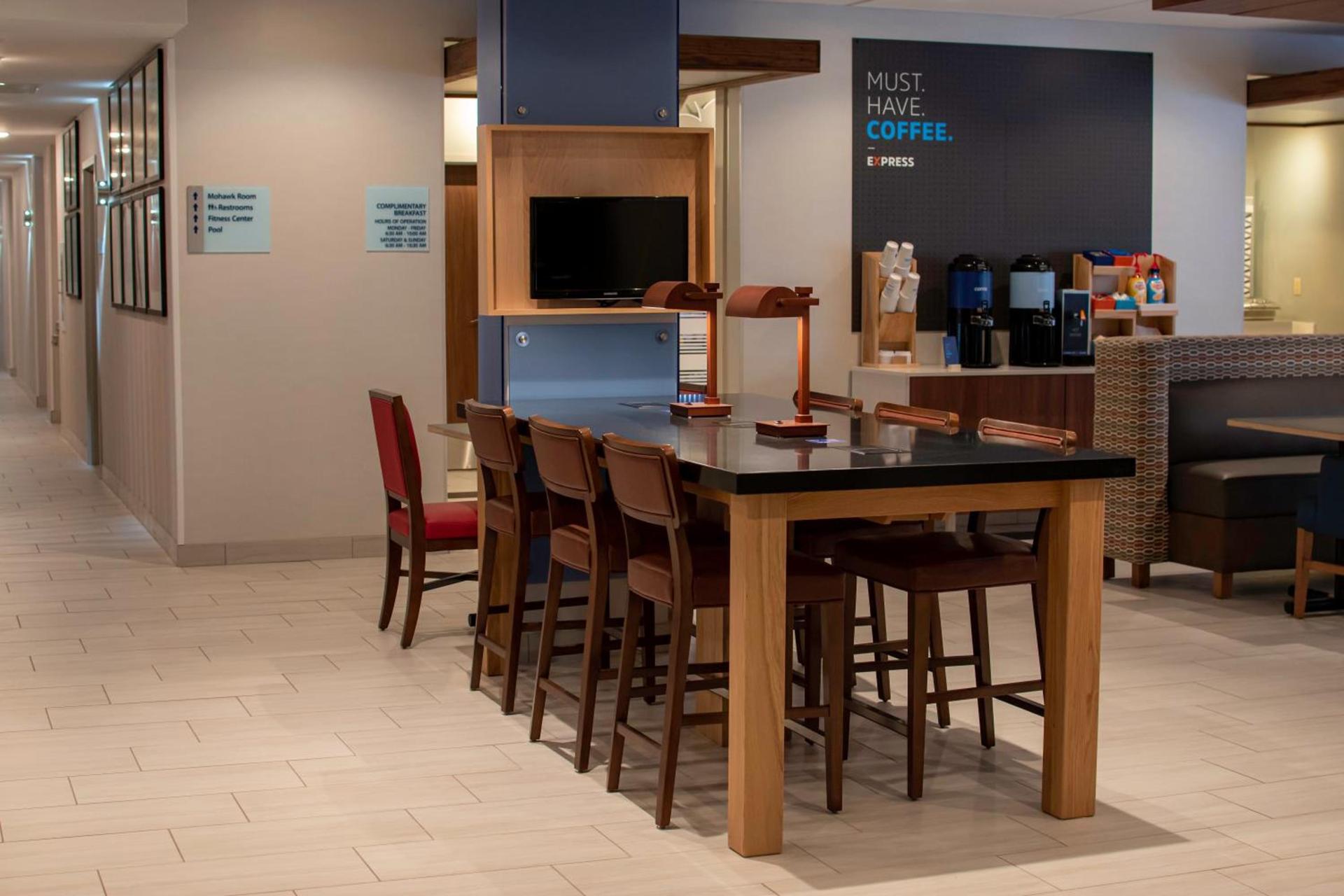 Holiday Inn Express & Suites Tonawanda - Buffalo Area by IHG photo 9