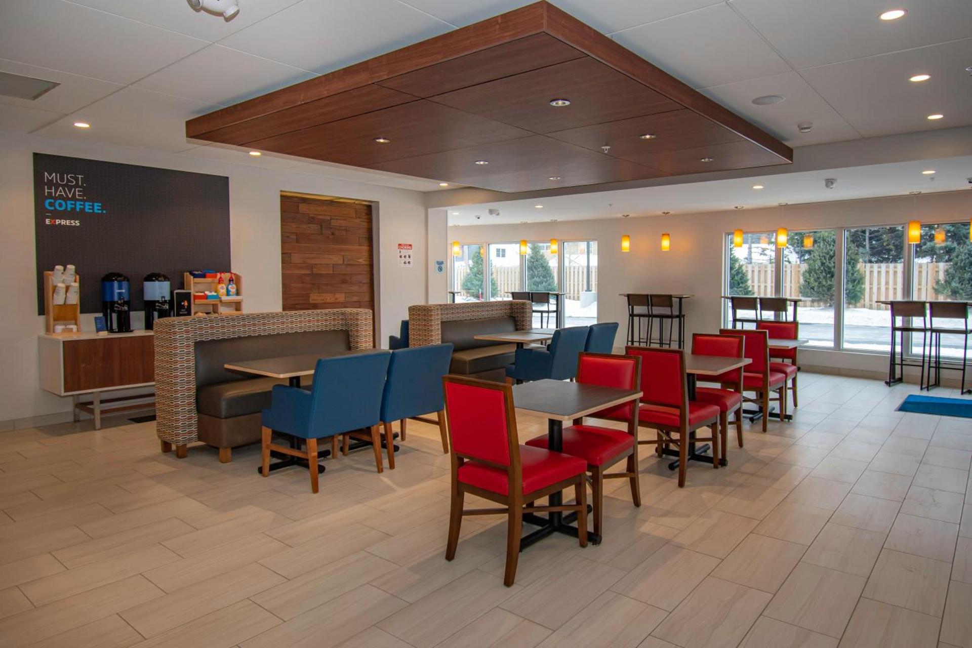 Holiday Inn Express & Suites Tonawanda - Buffalo Area by IHG photo 4