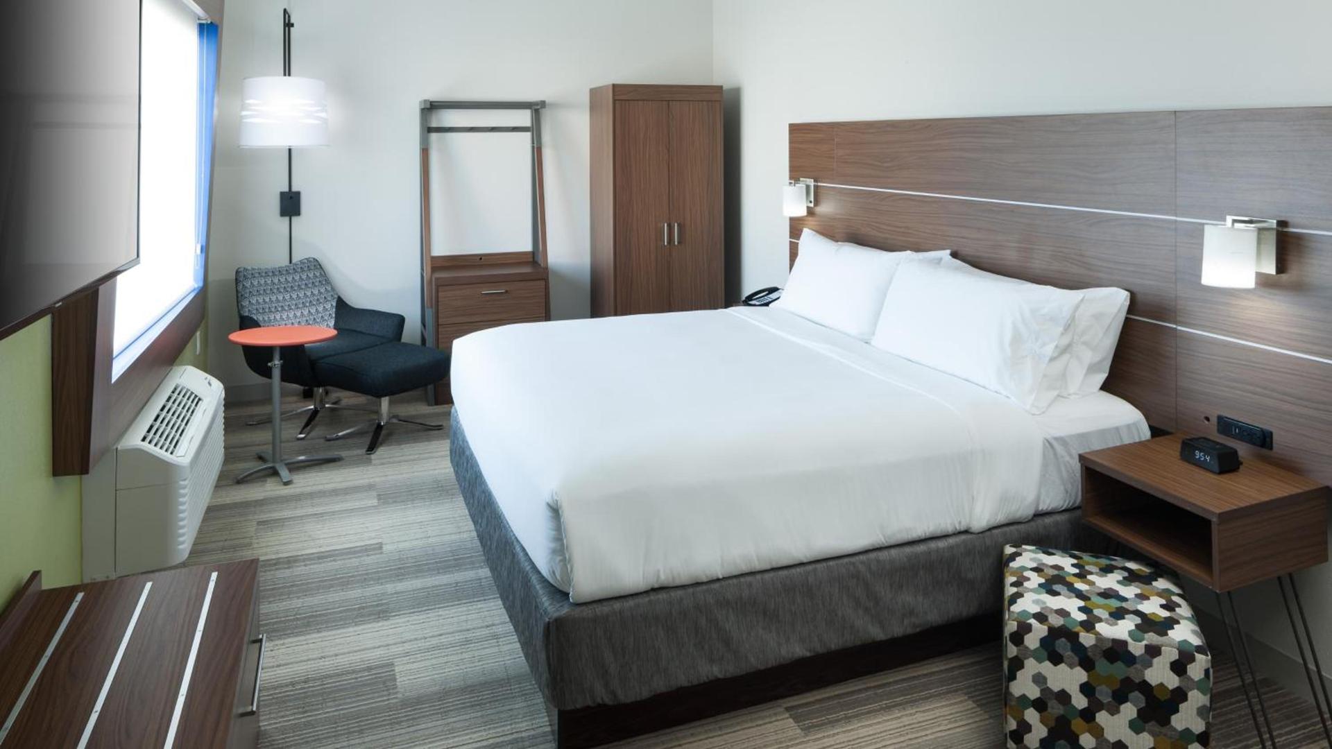 Holiday Inn Express & Suites Orlando At SeaWorld by IHG - With Free Shuttle Service to SeaWorld Parks photo 49