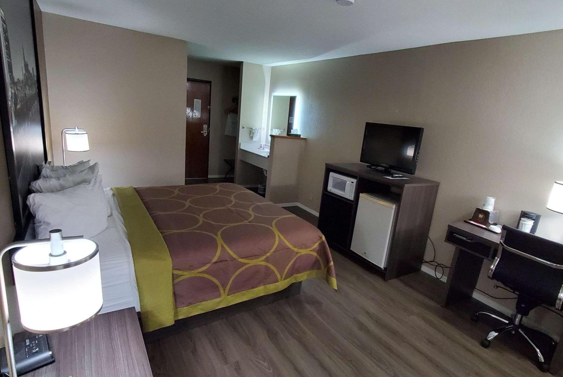Super 8 by Wyndham Paris photo 9