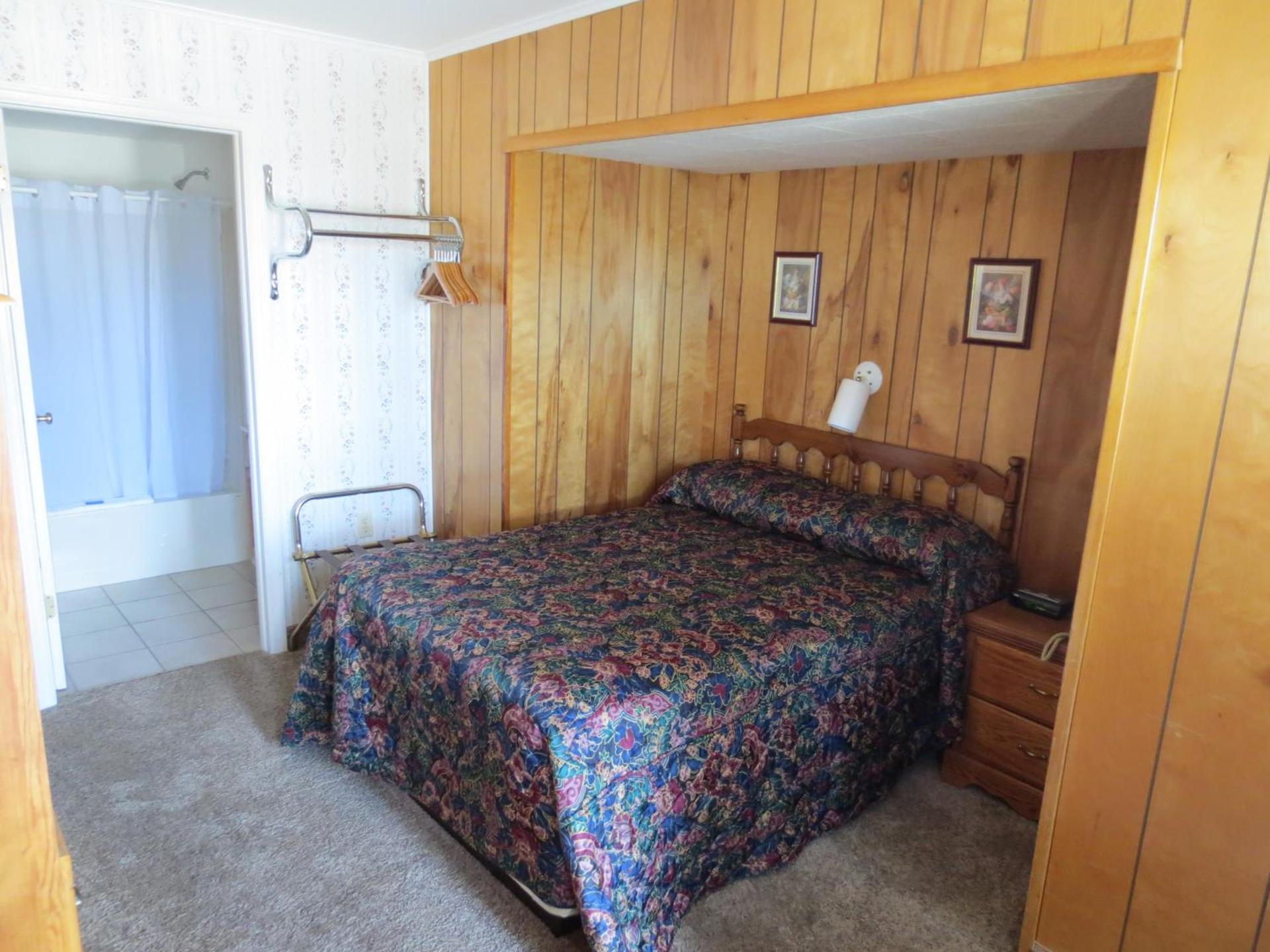 Lake 'N Pines Motel photo 100