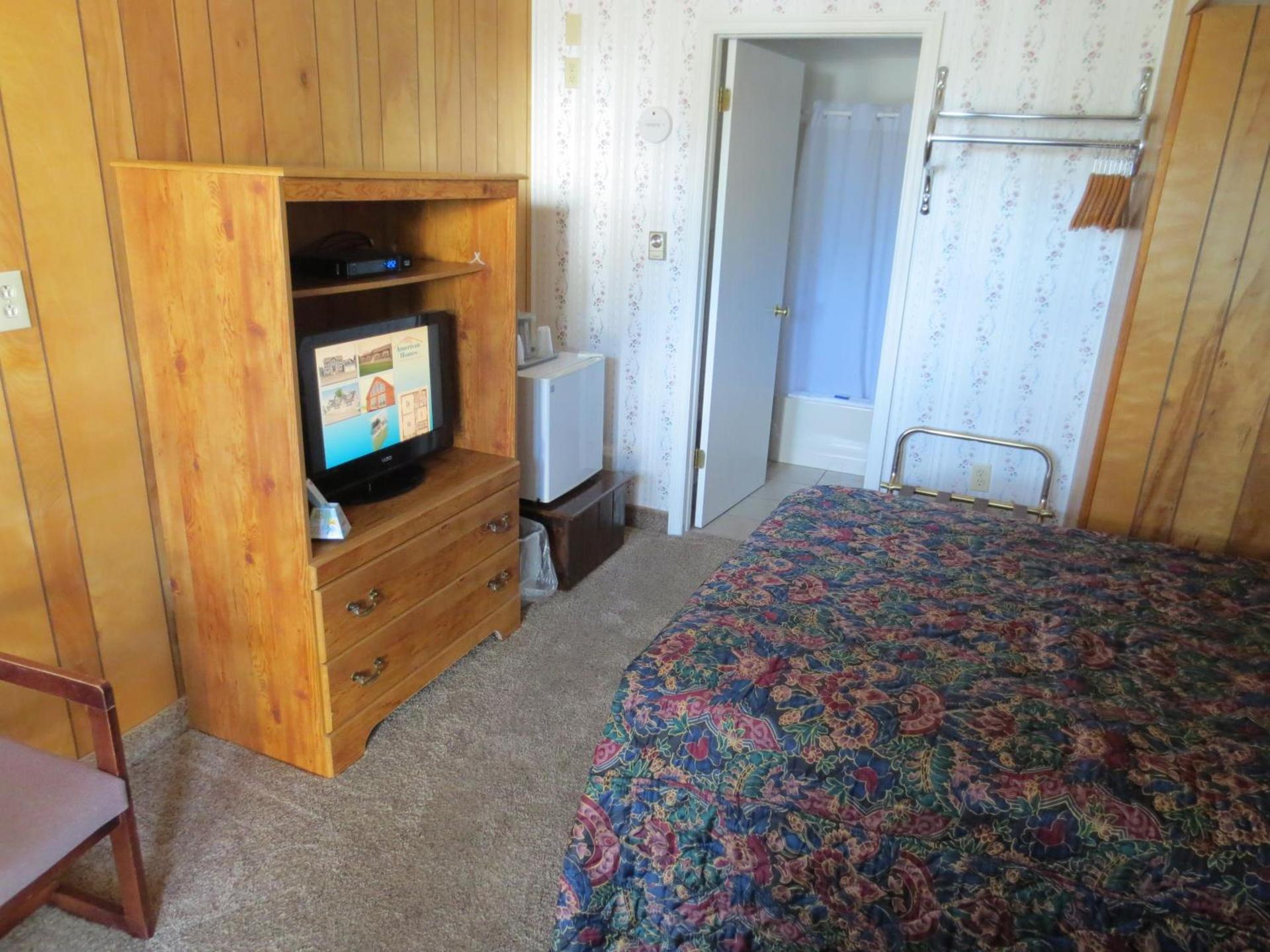 Lake 'N Pines Motel photo 99