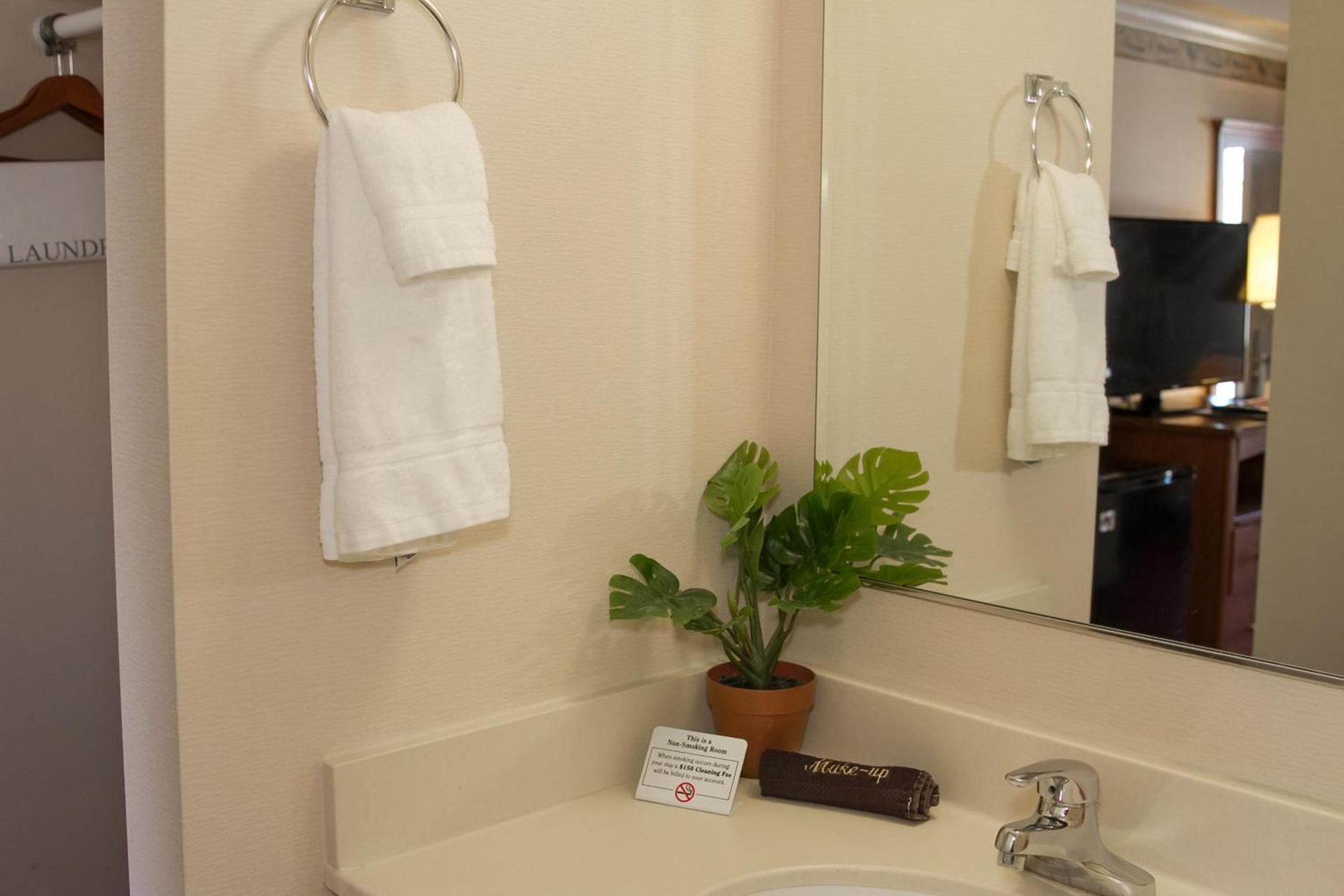 Flagship Inn photo 24