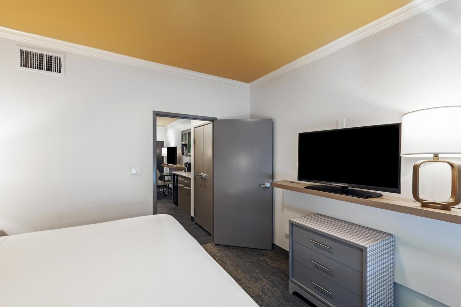 Holiday Inn & Suites McKinney - N Allen by IHG photo 2