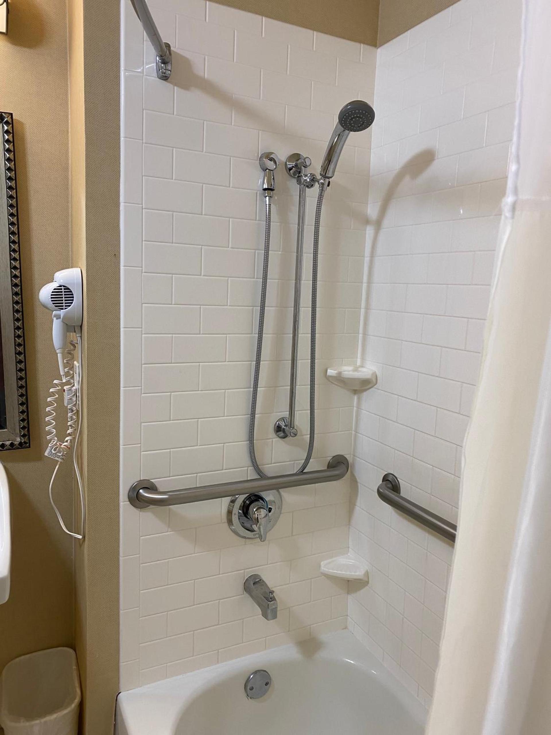 Royal Pacific Motor Inn photo 4