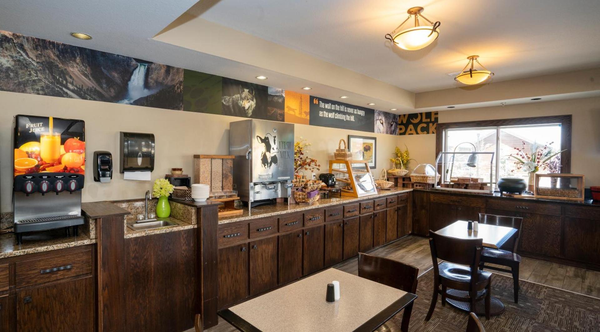 Gray Wolf Inn & Suites photo 42
