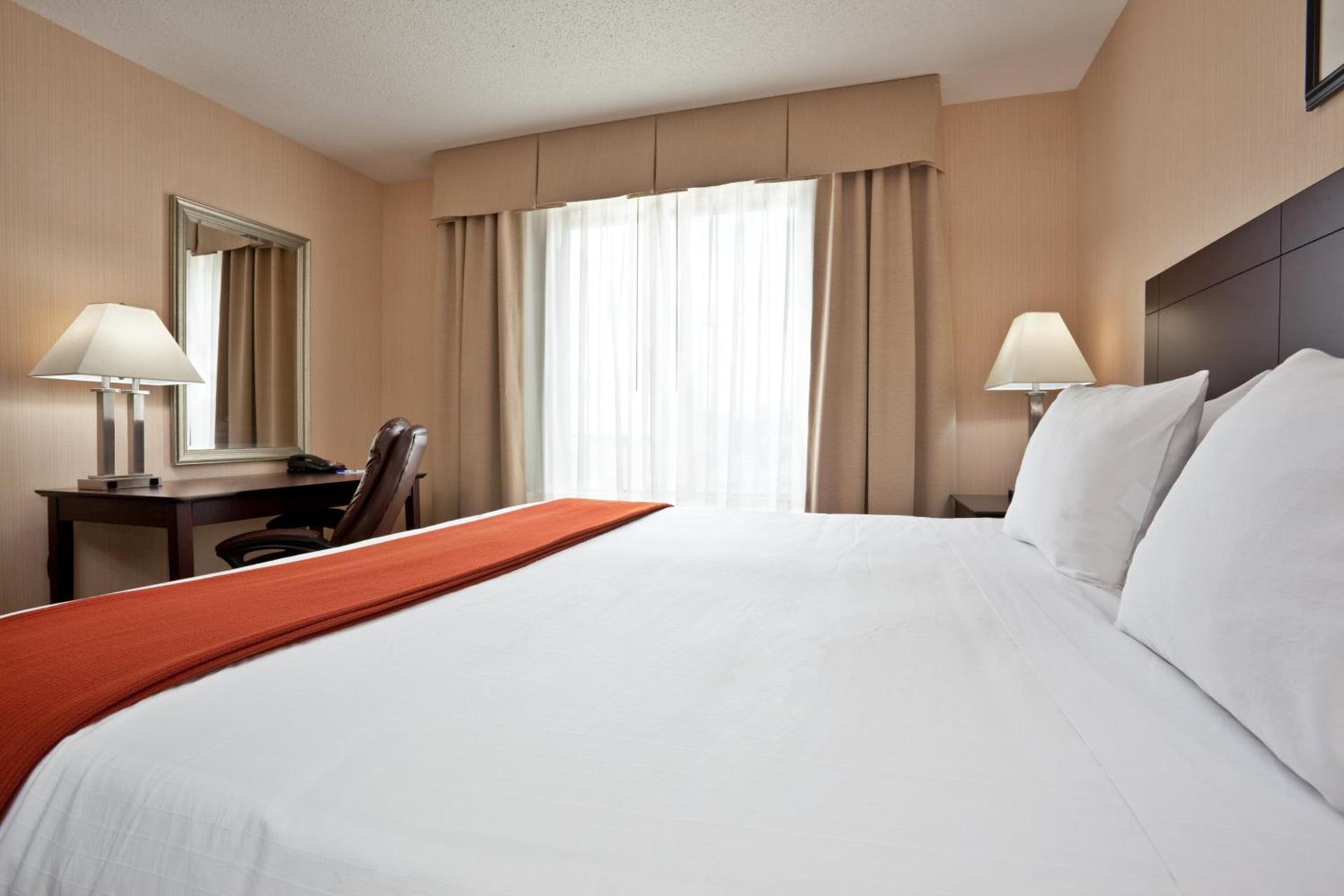 Holiday Inn Express Hotel & Suites Tipp City by IHG photo 3