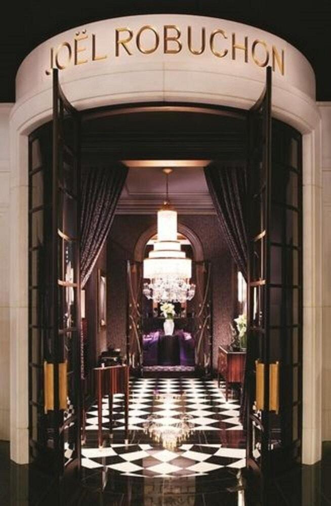 The Signature at MGM Grand by Suiteness photo 12