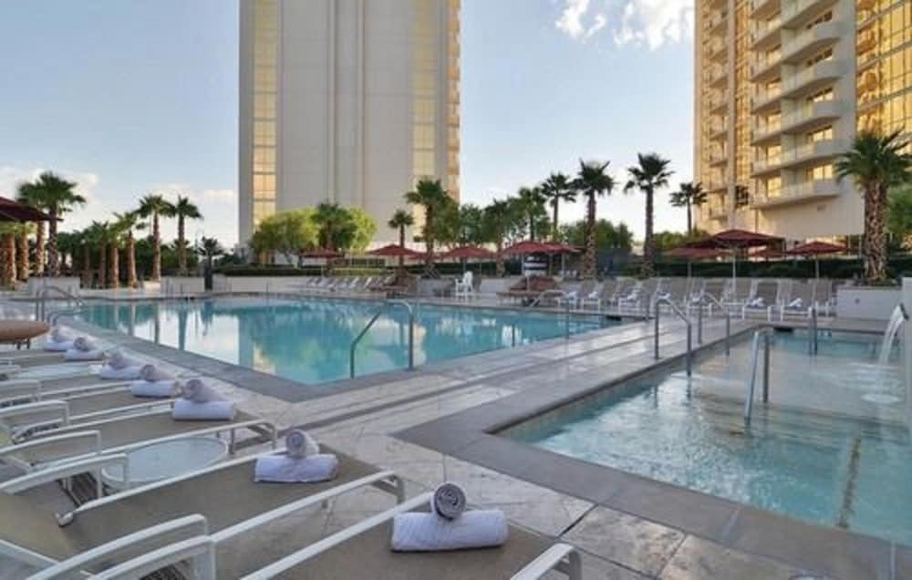 The Signature at MGM Grand by Suiteness photo 19