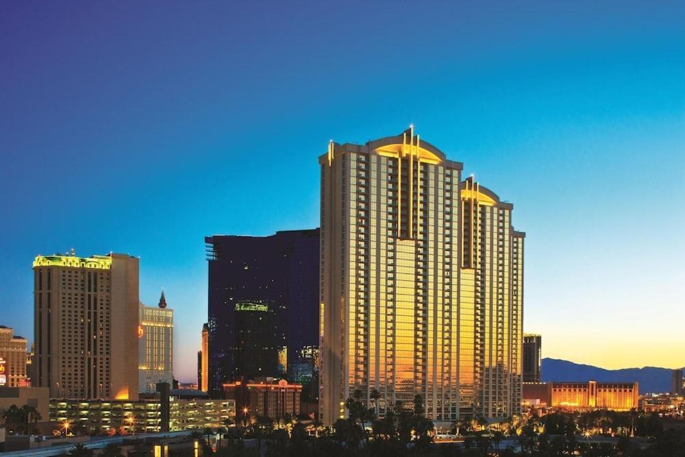 The Signature at MGM Grand by Suiteness photo 1