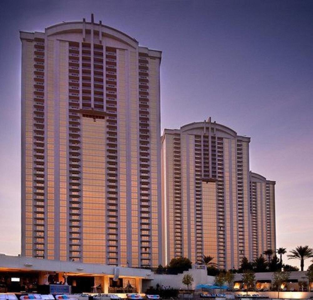 The Signature at MGM Grand by Suiteness photo 6