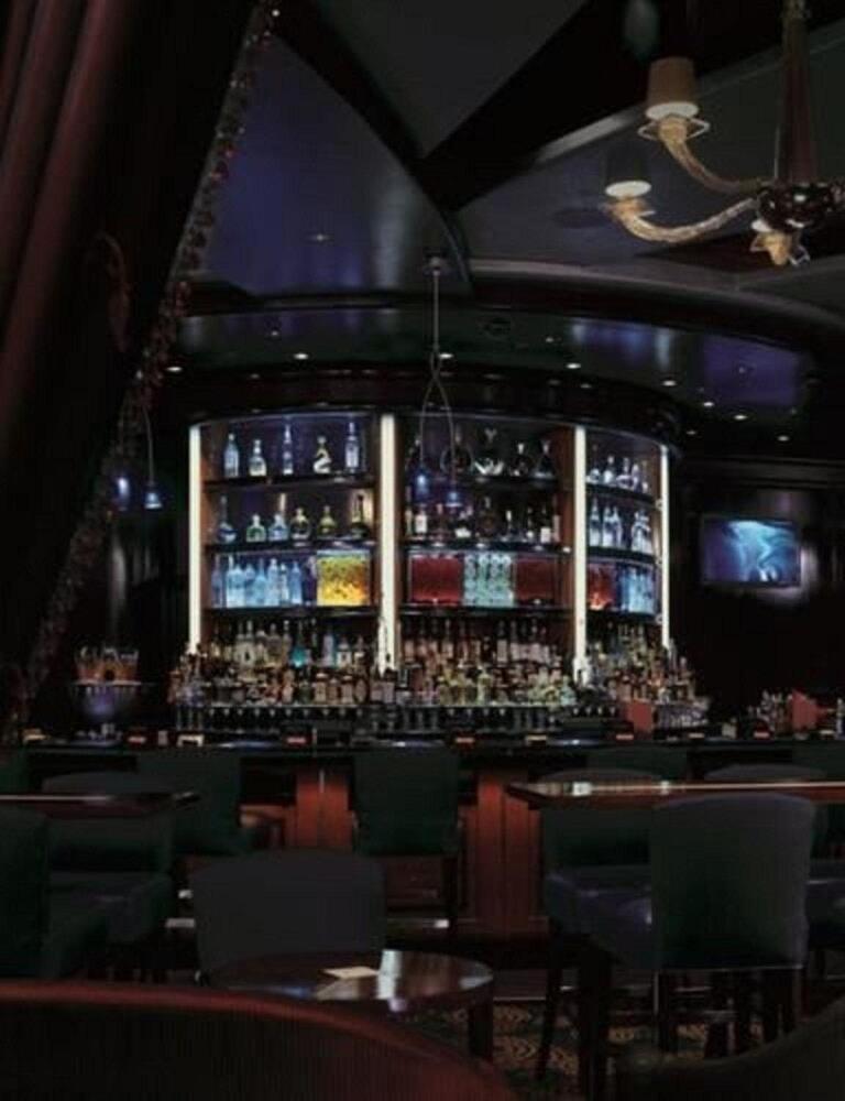 The Signature at MGM Grand by Suiteness photo 22