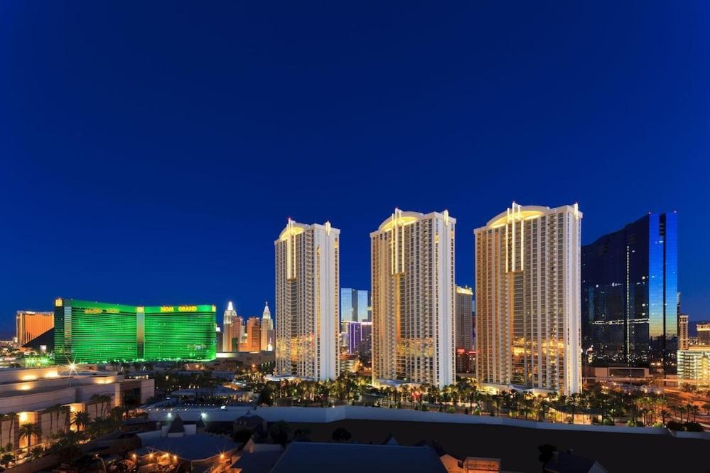 The Signature at MGM Grand by Suiteness photo 31