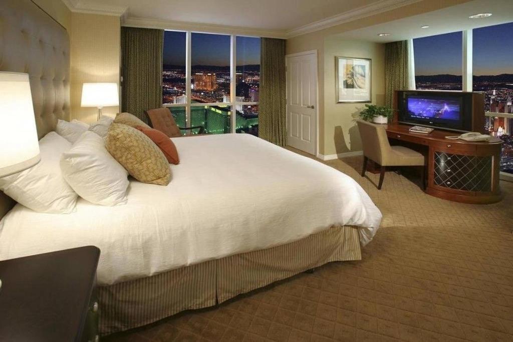 The Signature at MGM Grand by Suiteness photo 4